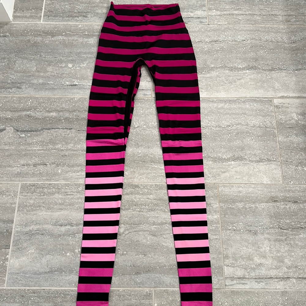 K-DEER Pink Signature Stripes Breast Cancer Awareness Leggings Small